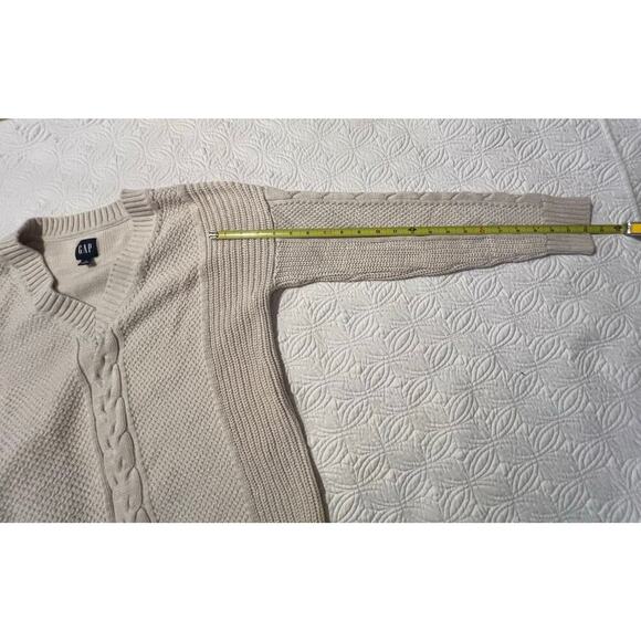 Gap V-neck sweater
Cream colored 
Size small￼ - Picture 7 of 8